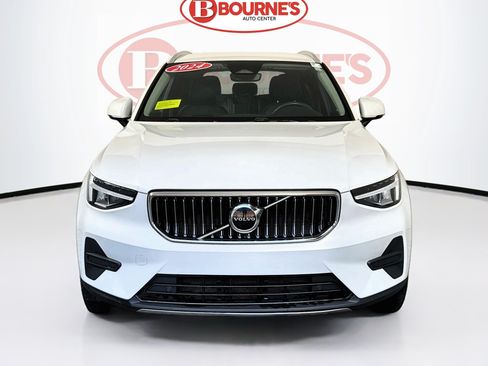 Used 2024 Volvo XC40 B5 Core w/ Climate Package AWD/4WD image 5