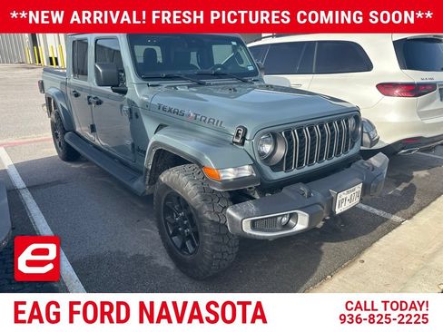 Used 2024 Jeep Gladiator Sport AWD/4WD image 1