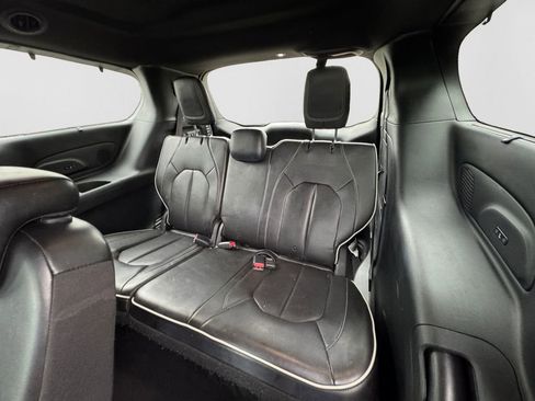Used 2020 Chrysler Pacifica Limited w/ Advanced Safetytec Group FWD image 13