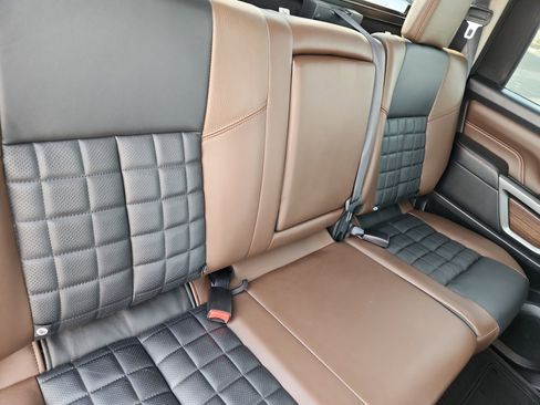 Used 2017 Nissan Titan Platinum Reserve image 18