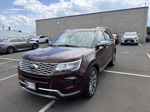 Used 2018 Ford Explorer Platinum AWD/4WD image 3