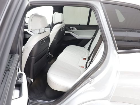 Used 2024 BMW X5 xDrive40i w/ M Sport Package AWD/4WD image 15