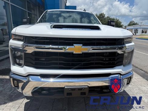 Used 2025 Chevrolet Silverado 2500 LT w/ Convenience Package AWD/4WD image 6