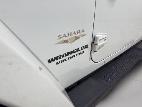 Used 2015 Jeep Wrangler Unlimited Sahara w/ Connectivity Group image 30