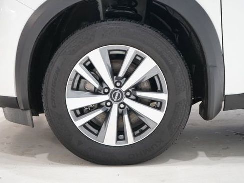 Used 2024 Nissan Pathfinder SL image 12