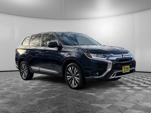 Used 2019 Mitsubishi Outlander SE image 3