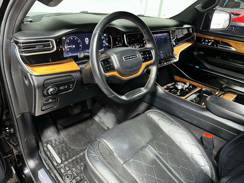 Used 2022 Jeep Grand Wagoneer Series III AWD/4WD image 11