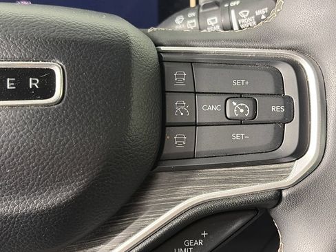 Used 2024 Jeep Wagoneer L Series II w/ Flexible Seating Group AWD/4WD image 18
