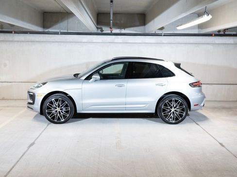 Certified 2026 Porsche Macan AWD/4WD image 2