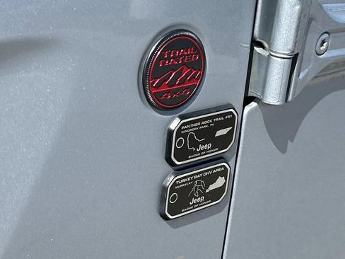 Used 2023 Jeep Gladiator Rubicon w/ Cold Weather Group AWD/4WD image 11