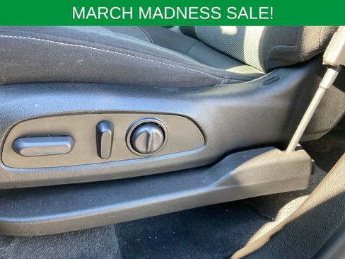 Used 2023 Chevrolet Traverse LT image 10