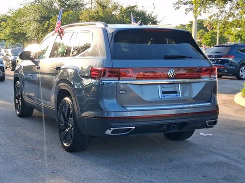 Used 2024 Volkswagen Atlas SE w/ Black Wheel Package FWD image 4