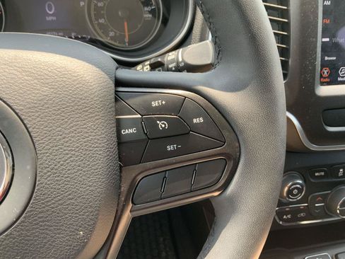Used 2022 Jeep Cherokee Trailhawk AWD/4WD image 23