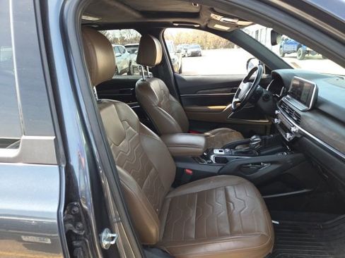 Used 2022 Kia Telluride SX w/ SX Prestige Package image 11