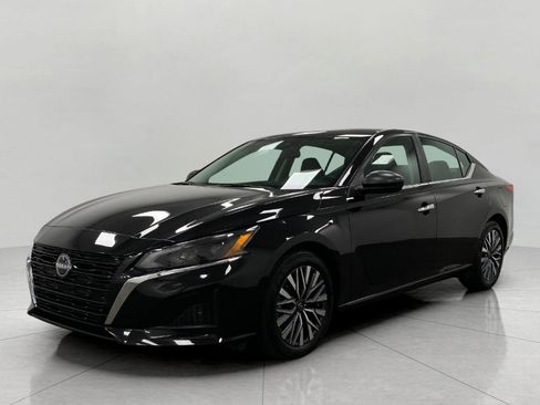 Used 2025 Nissan Altima 2.5 SV FWD image 9