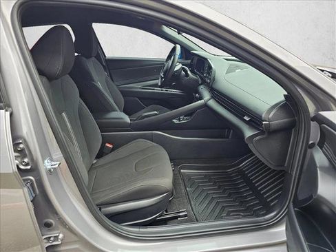 Used 2025 Hyundai Elantra Sport FWD image 10