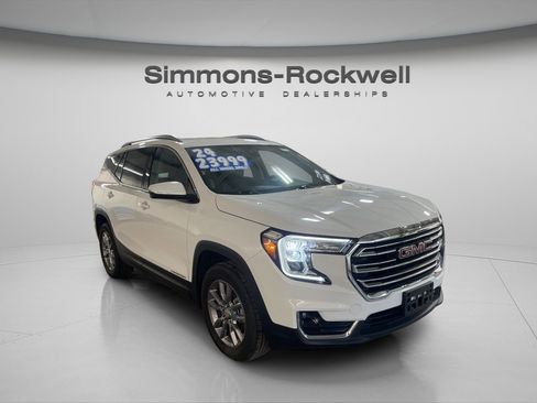 Used 2024 GMC Terrain SLT image 3