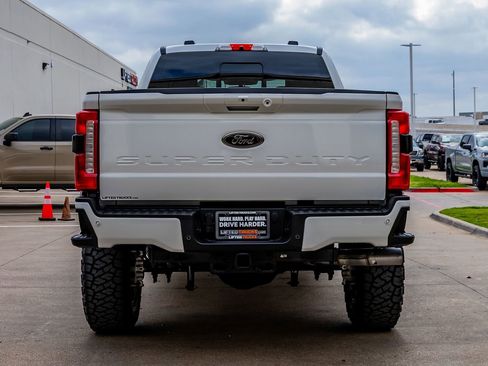 Used 2026 Ford F250 Lariat w/ Black Appearance Package image 8