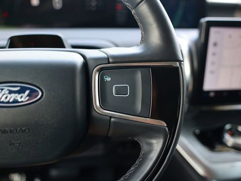 Used 2025 Ford Expedition Platinum w/ Driver's Package image 23