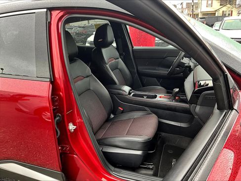 Used 2025 Nissan Kicks SR w/ SR Premium Package image 11