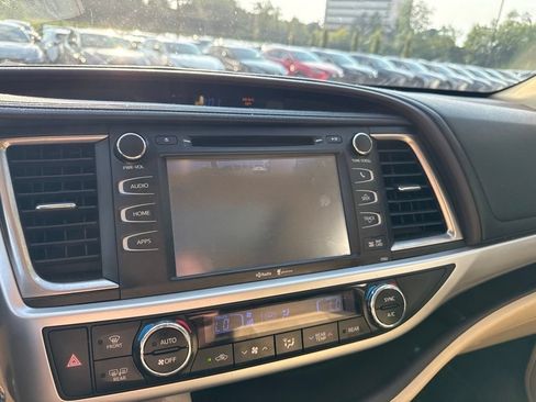 Used 2015 Toyota Highlander XLE AWD/4WD image 22