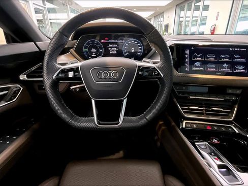 Used 2023 Audi e-tron GT Prestige w/ Prestige Package image 5