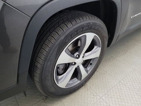 Used 2020 Jeep Cherokee Limited AWD/4WD image 31