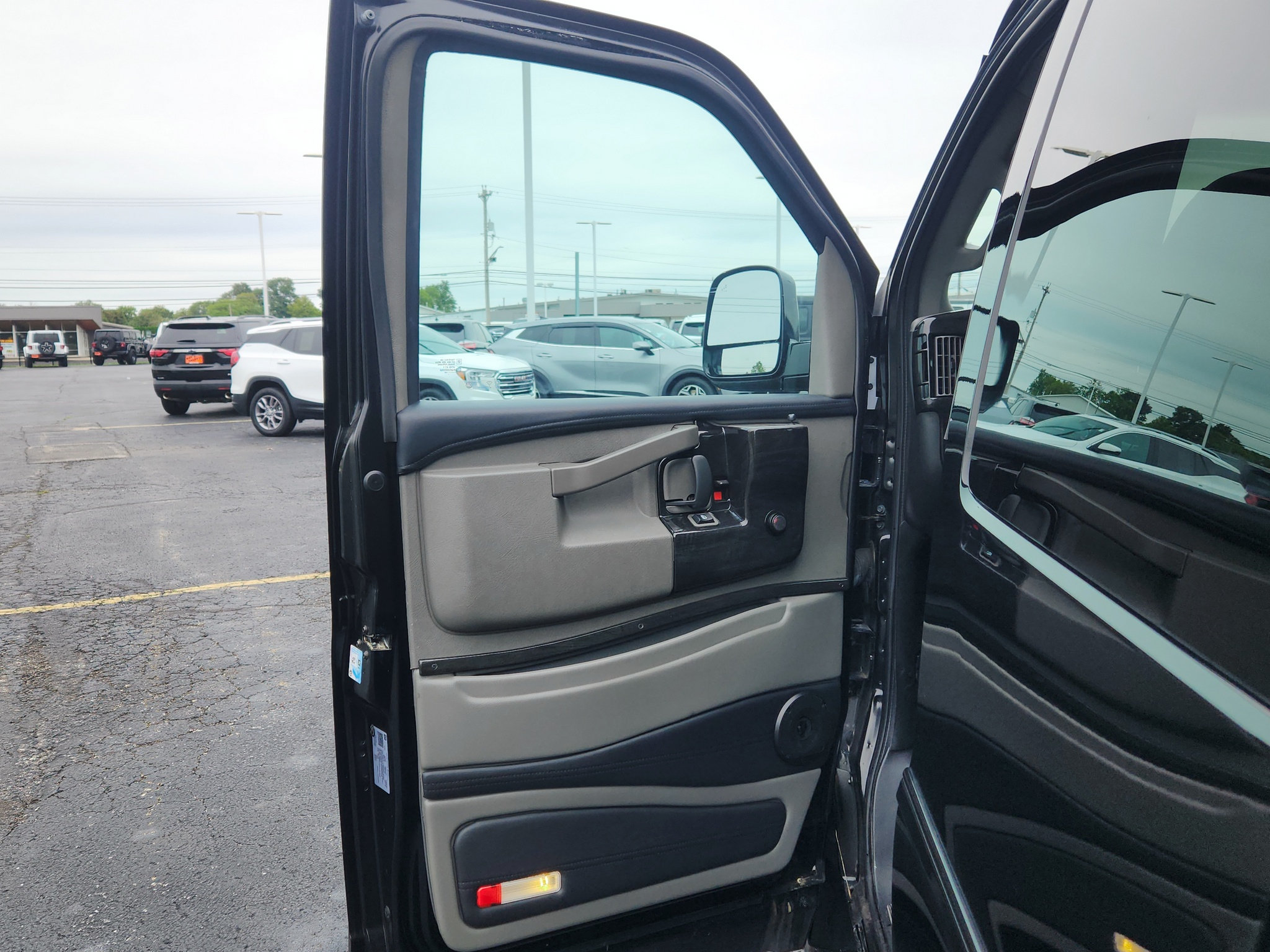 Used 2023 GMC Savana 2500 Extended RWD image 24
