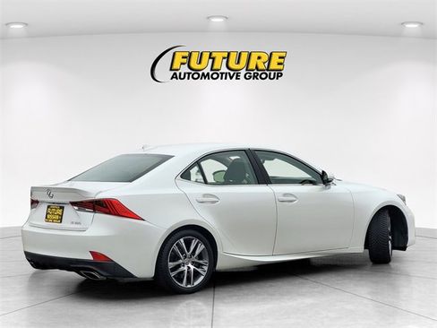 Used 2019 Lexus IS 300 image 4