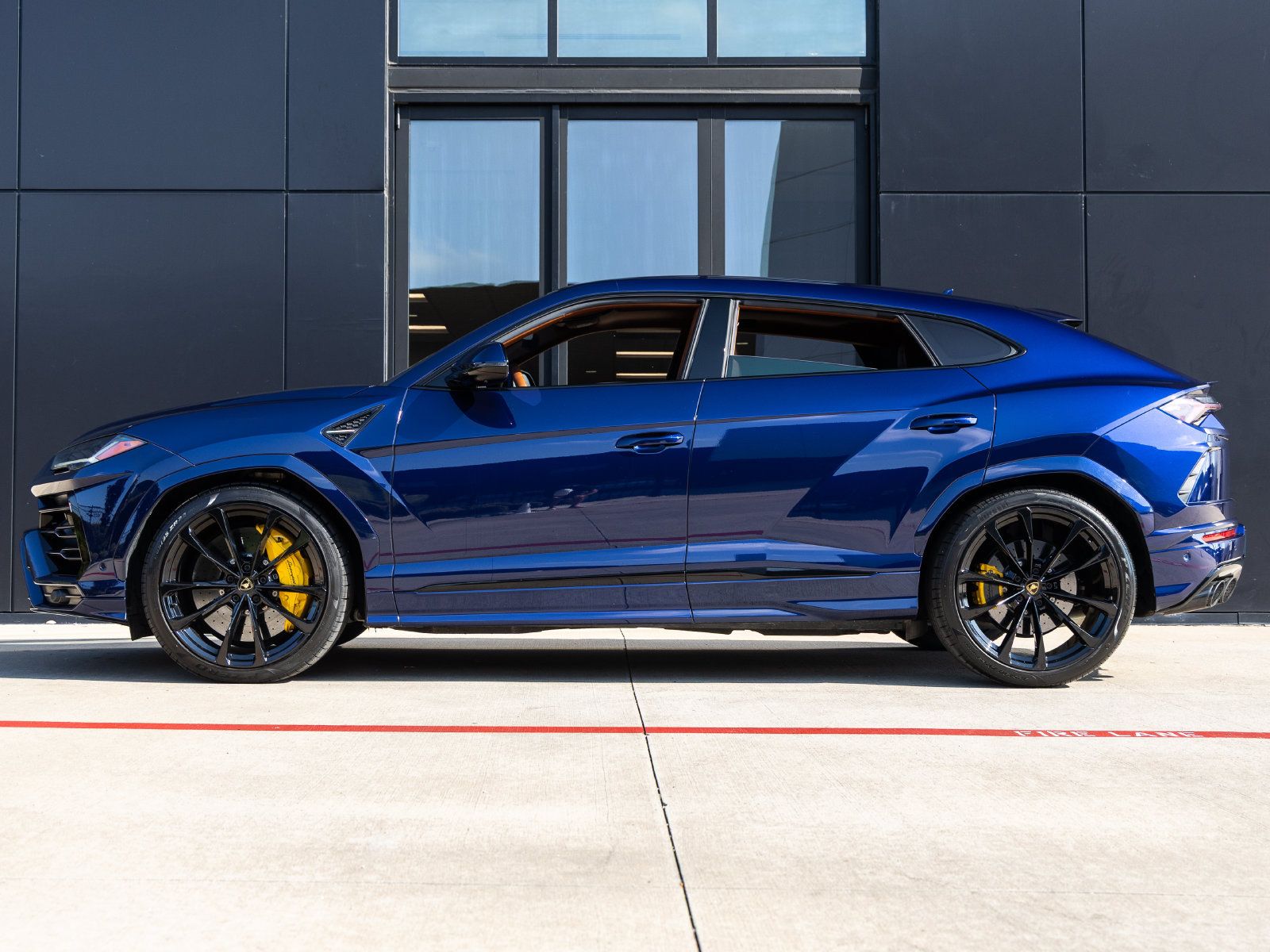 Used 2021 Lamborghini Urus AWD/4WD image 9