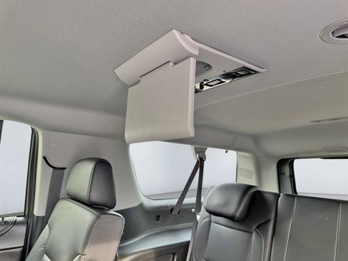 Used 2018 Chevrolet Suburban Premier AWD/4WD image 29