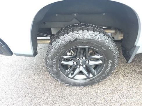 Used 2025 Chevrolet Silverado 1500 Custom Trail Boss AWD/4WD image 11