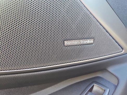 Used 2025 BMW 330i Sedan w/ M Sport Package image 13