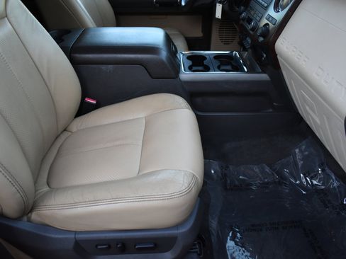 Used 2012 Ford F250 Lariat w/ Lariat Interior Pkg image 28