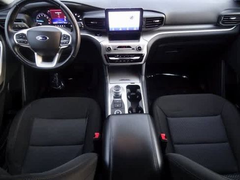 Used 2022 Ford Explorer XLT image 13