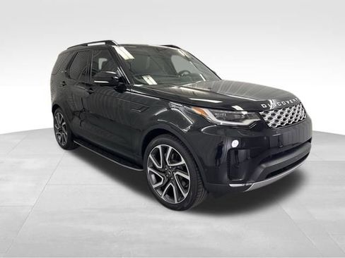 New 2025 Land Rover Discovery S image 3