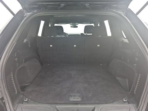 Used 2018 Jeep Grand Cherokee Laredo image 19