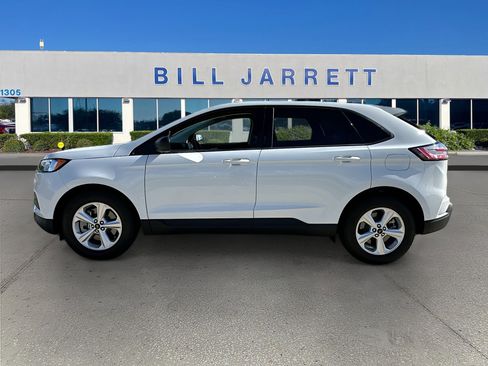 Certified 2024 Ford Edge SE image 4