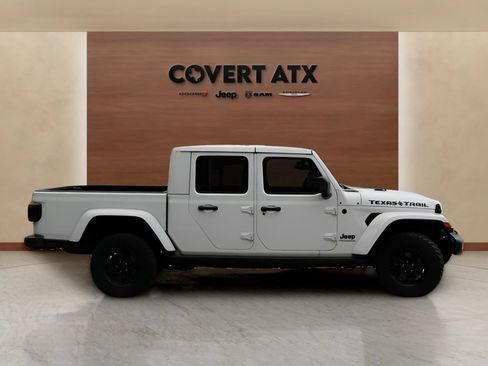 Used 2025 Jeep Gladiator Sport AWD/4WD image 6