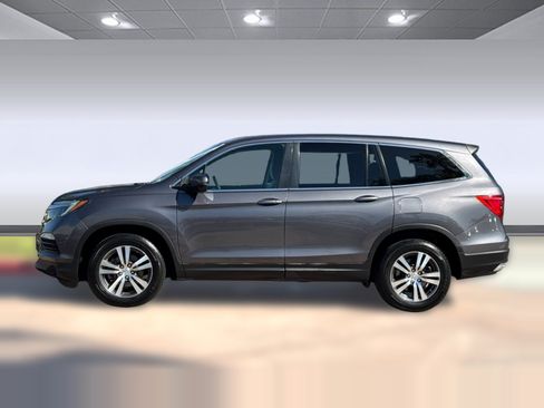 Used 2017 Honda Pilot EX image 2