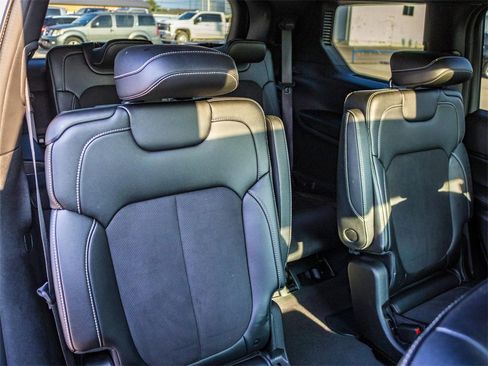 Used 2023 Jeep Grand Cherokee L Altitude image 17