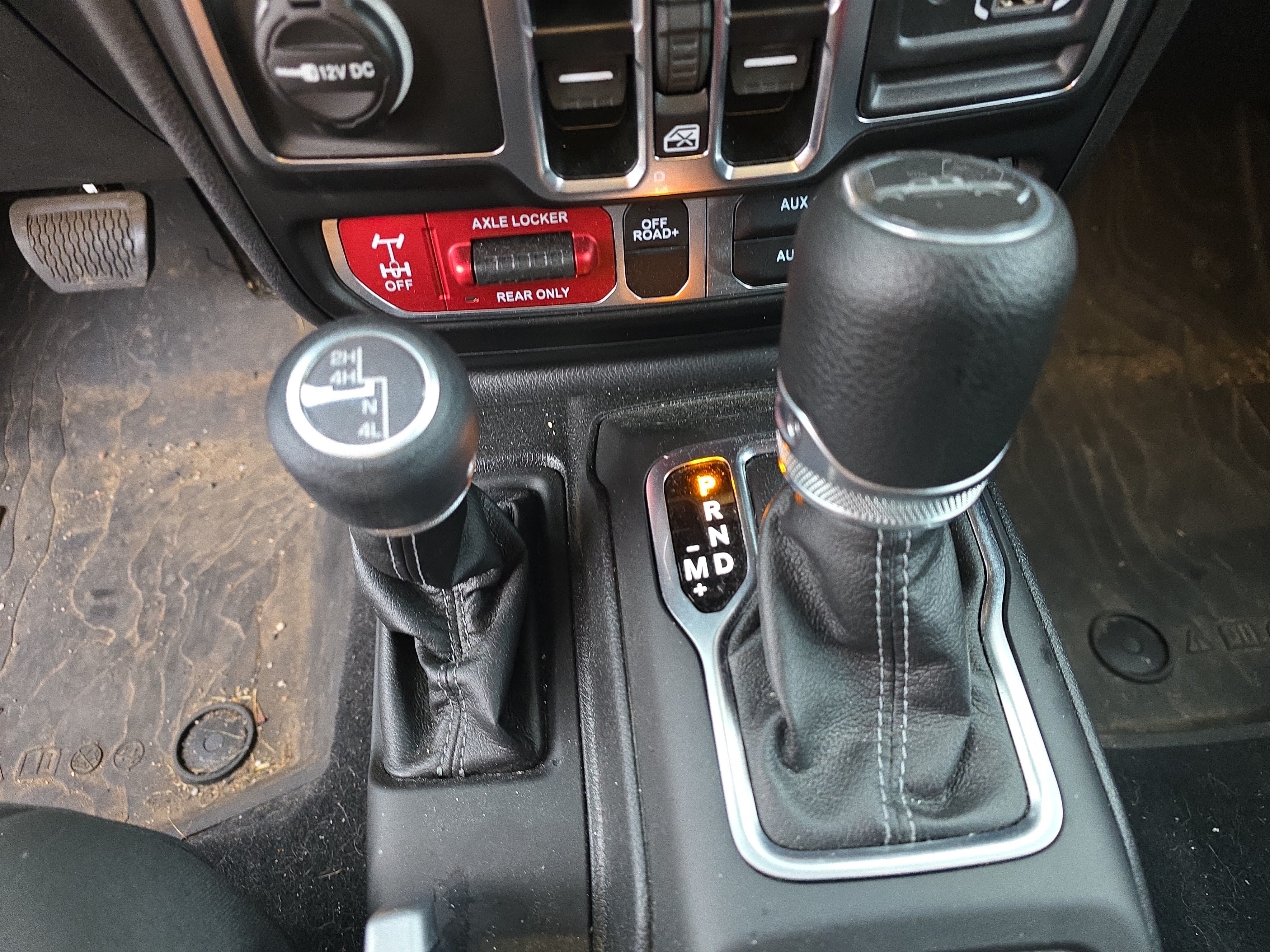 Used 2025 Jeep Gladiator Mojave w/ Convenience Group AWD/4WD image 23