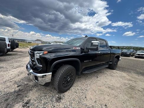 Used 2024 Chevrolet Silverado 2500 LTZ w/ LTZ Premium Package AWD/4WD image 2
