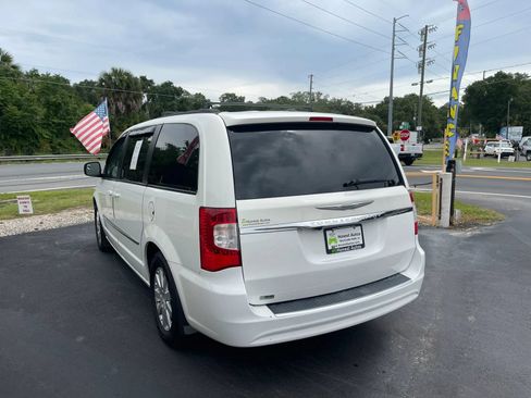 Used 2013 Chrysler Town & Country Touring FWD image 35