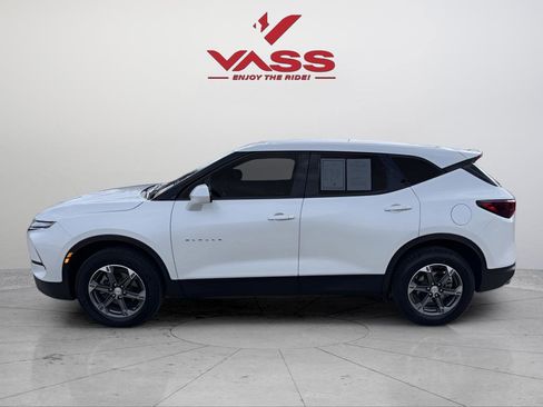 Used 2024 Chevrolet Blazer LT image 2