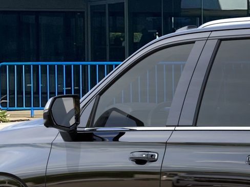 New 2025 Chevrolet Suburban Premier image 12