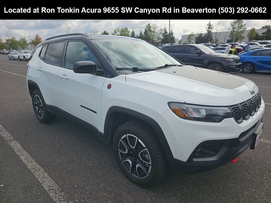 Used 2024 Jeep Compass Trailhawk AWD/4WD image 1