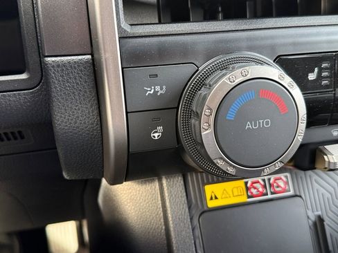 Used 2025 Toyota 4Runner TRD Off-Road image 36