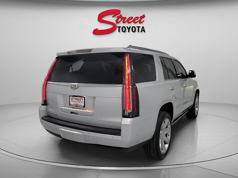 Used 2019 Cadillac Escalade Premium Luxury AWD/4WD image 4