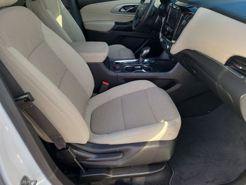 Used 2022 Chevrolet Traverse LS image 10